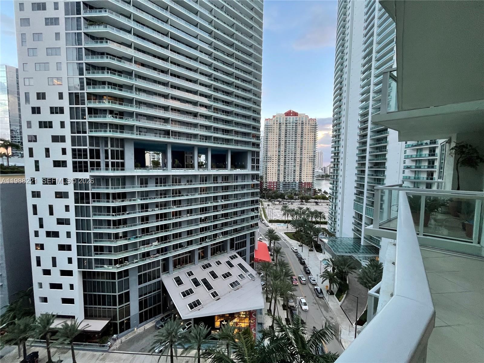 218 SE 14th St #1404, Miami FL 33131