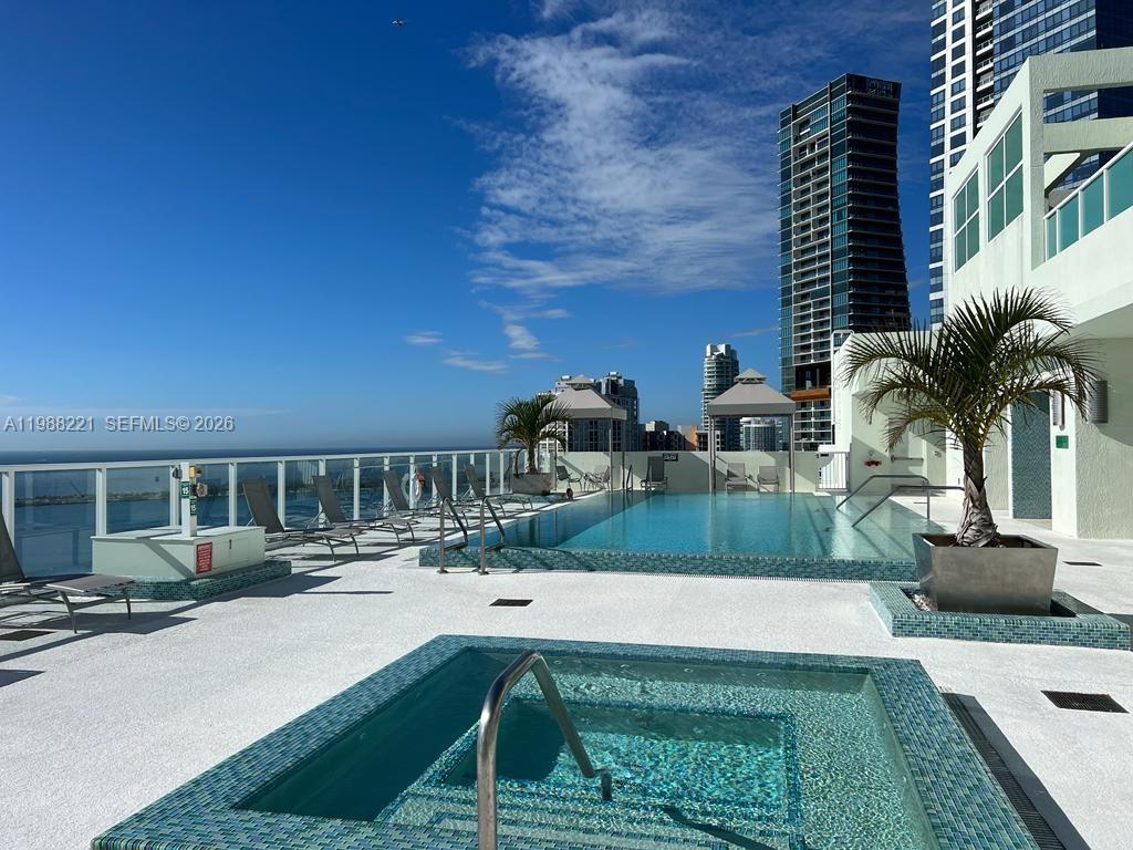 218 SE 14th St #1404, Miami FL 33131