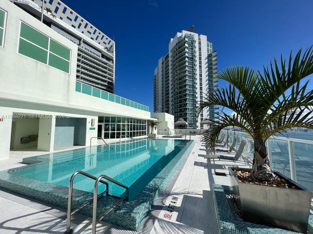 218 SE 14th St #1404, Miami FL 33131
