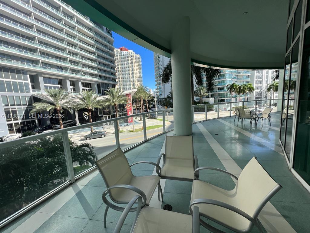 218 SE 14th St #1404, Miami FL 33131