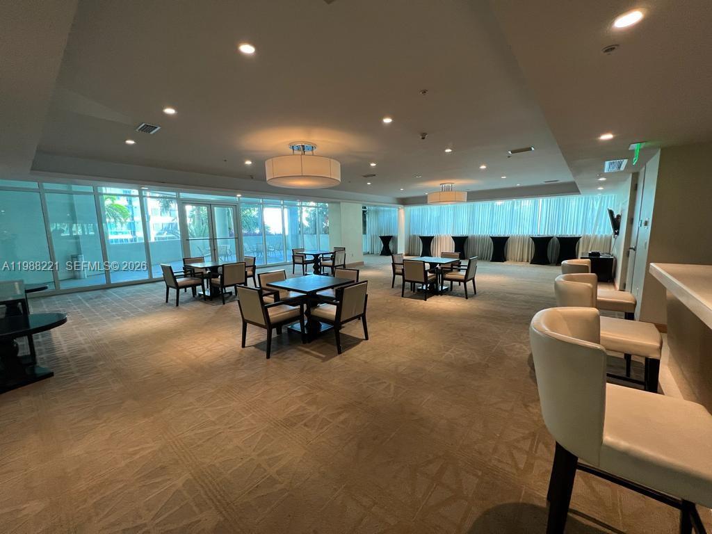 218 SE 14th St #1404, Miami FL 33131