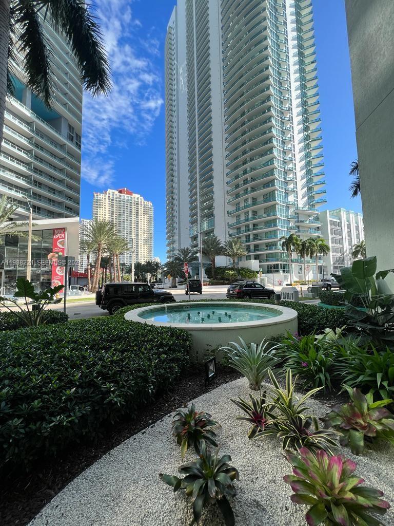 218 SE 14th St #1404, Miami FL 33131