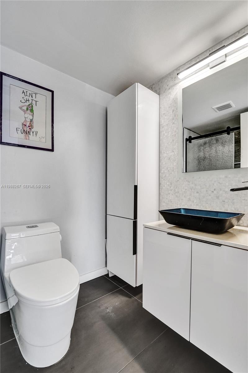 430 Golden Isles Dr #201, Hallandale Beach FL 33009