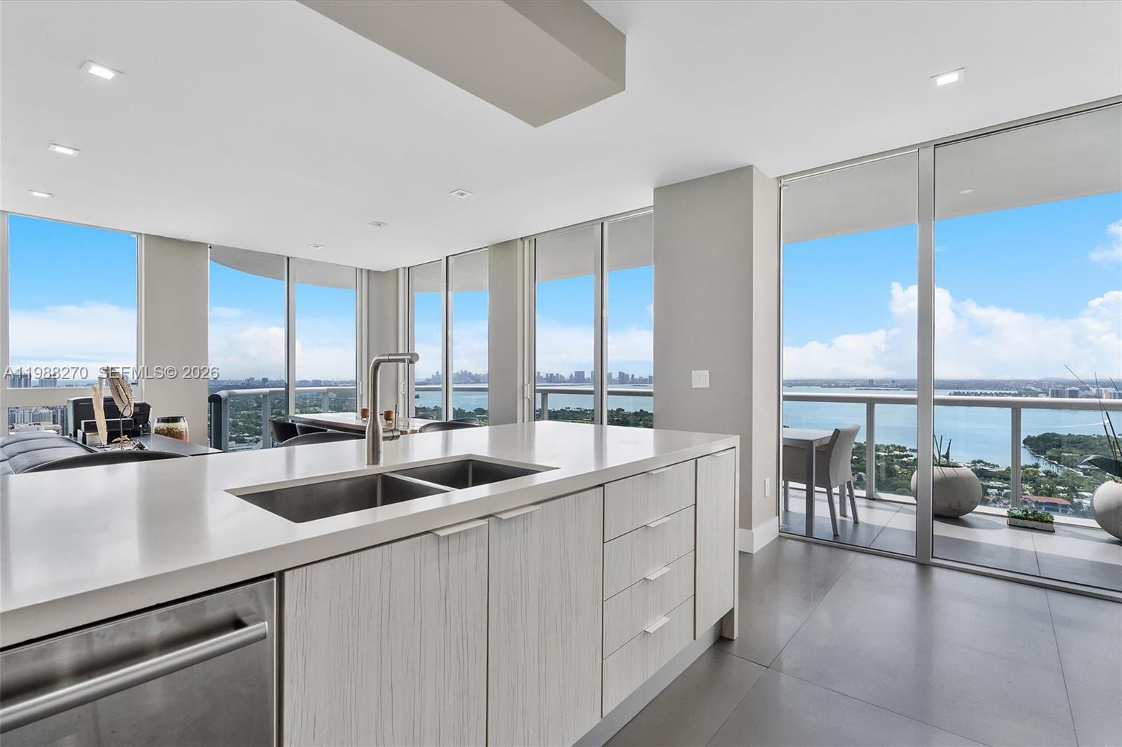 6365 Collins Ave #4307, Miami Beach FL 33141