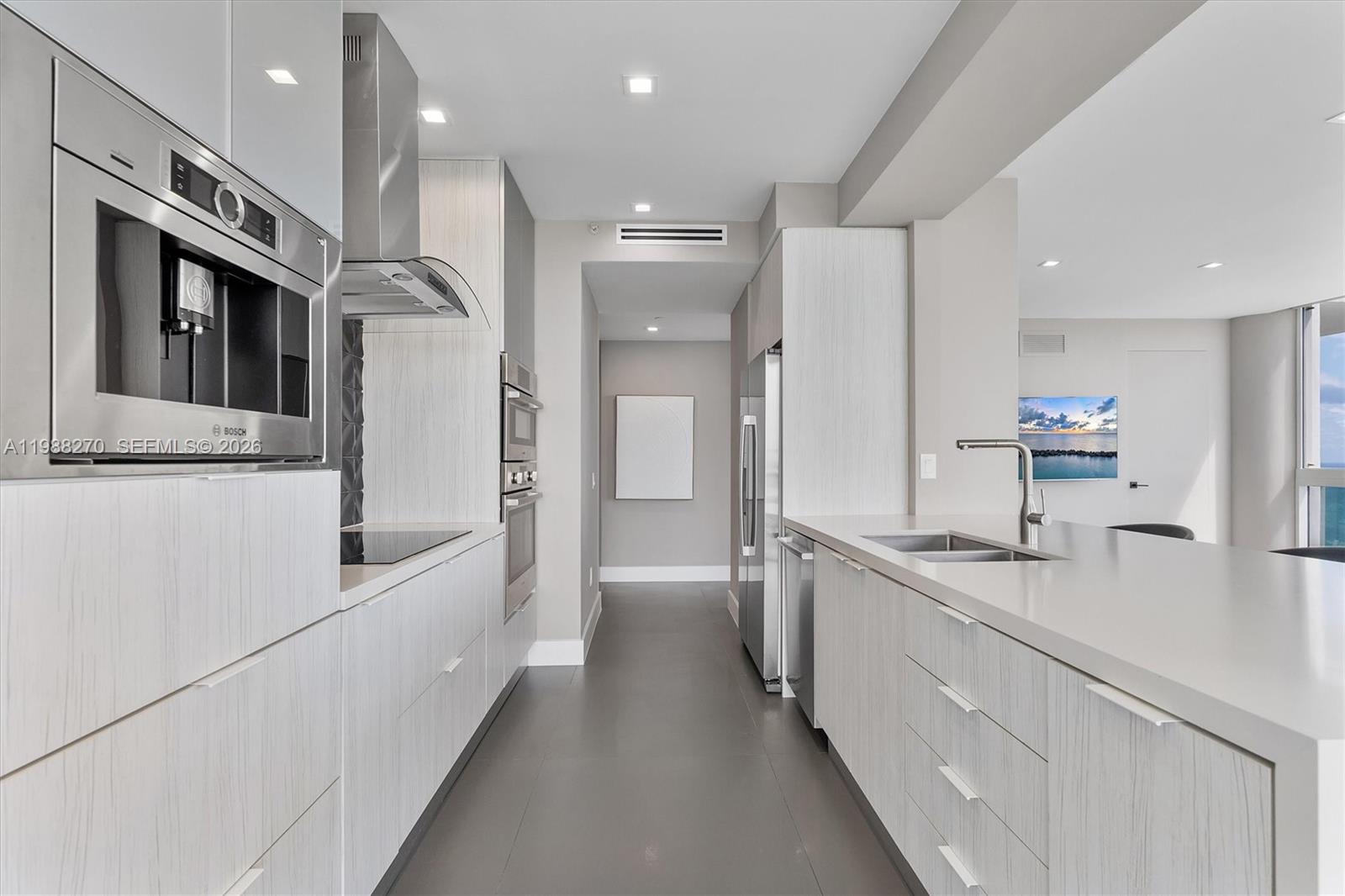 6365 Collins Ave #4307, Miami Beach FL 33141