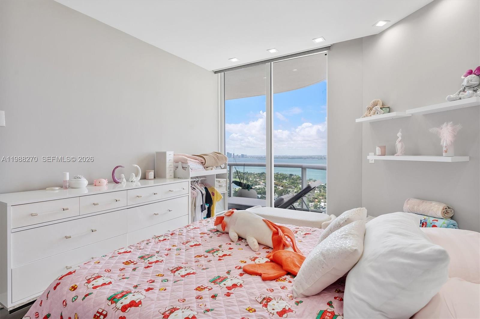 6365 Collins Ave #4307, Miami Beach FL 33141
