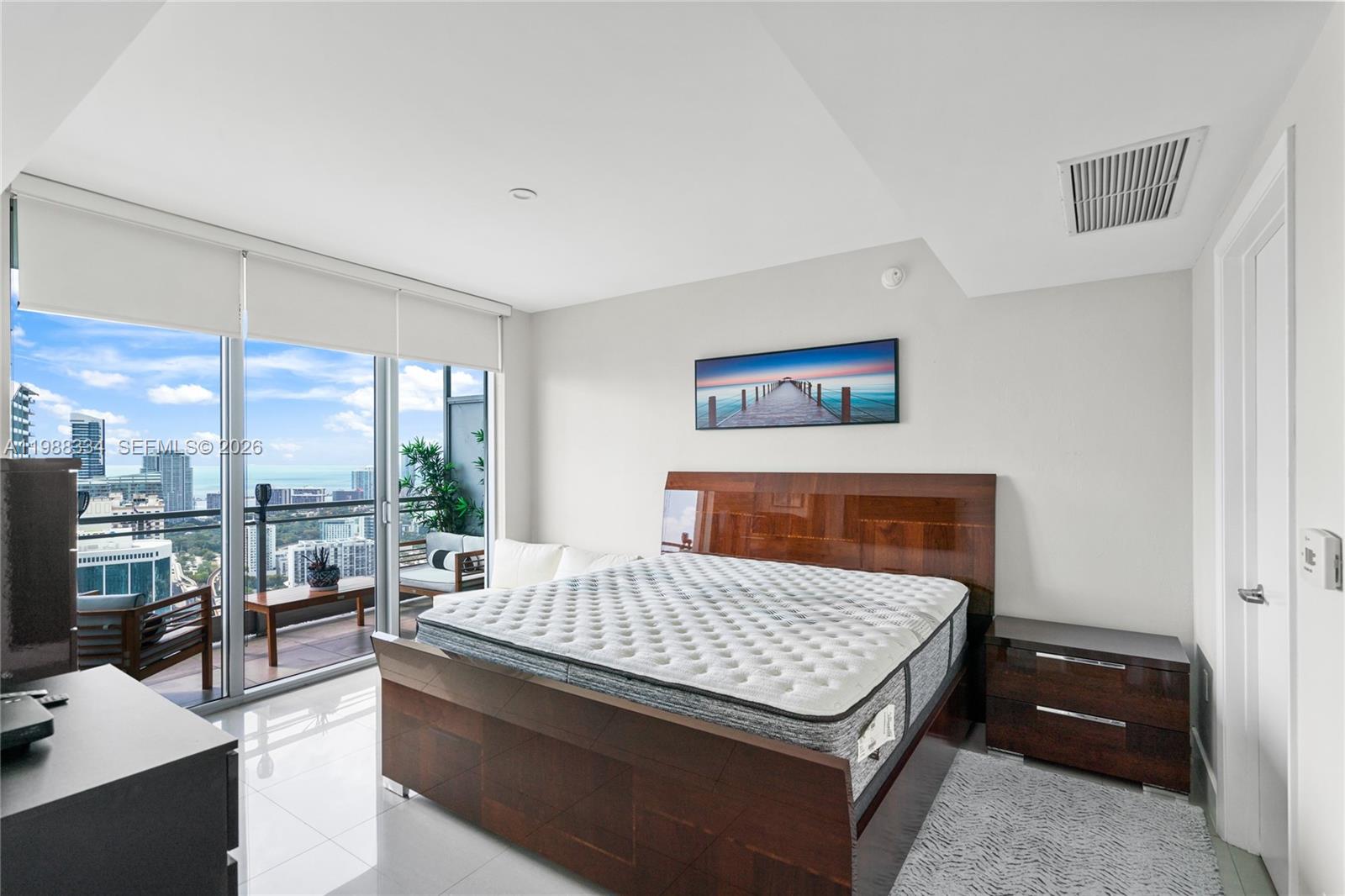 92 SW 3rd St #4702, Miami FL 33130