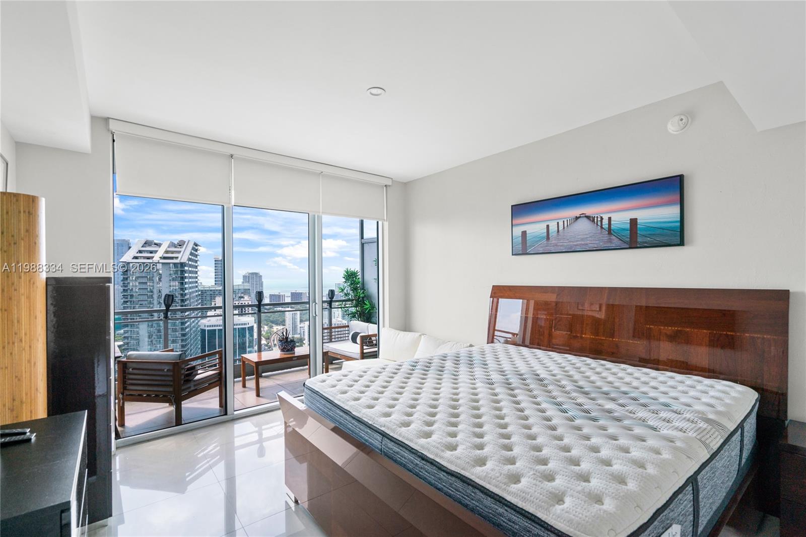 92 SW 3rd St #4702, Miami FL 33130