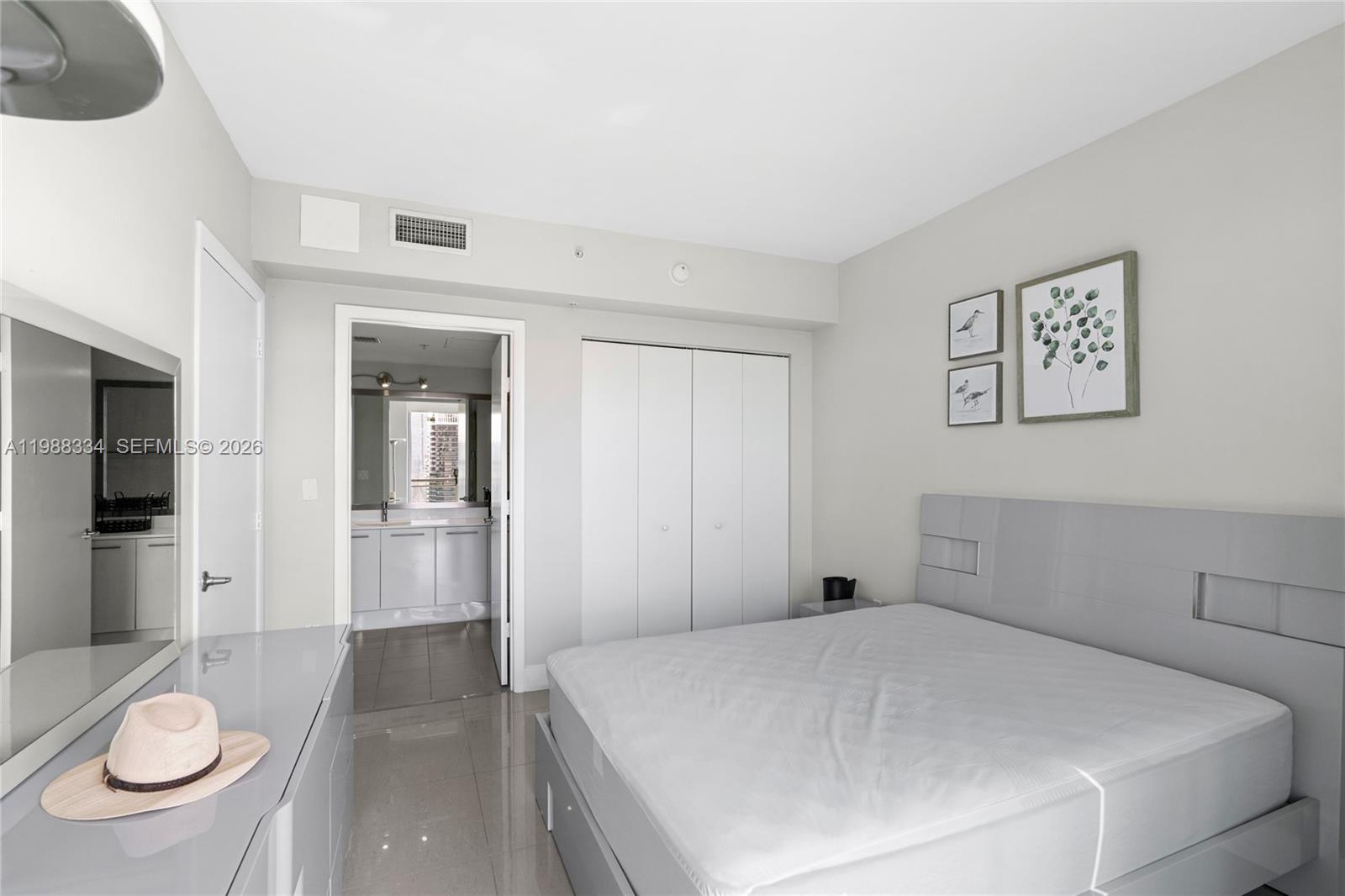 92 SW 3rd St #4702, Miami FL 33130