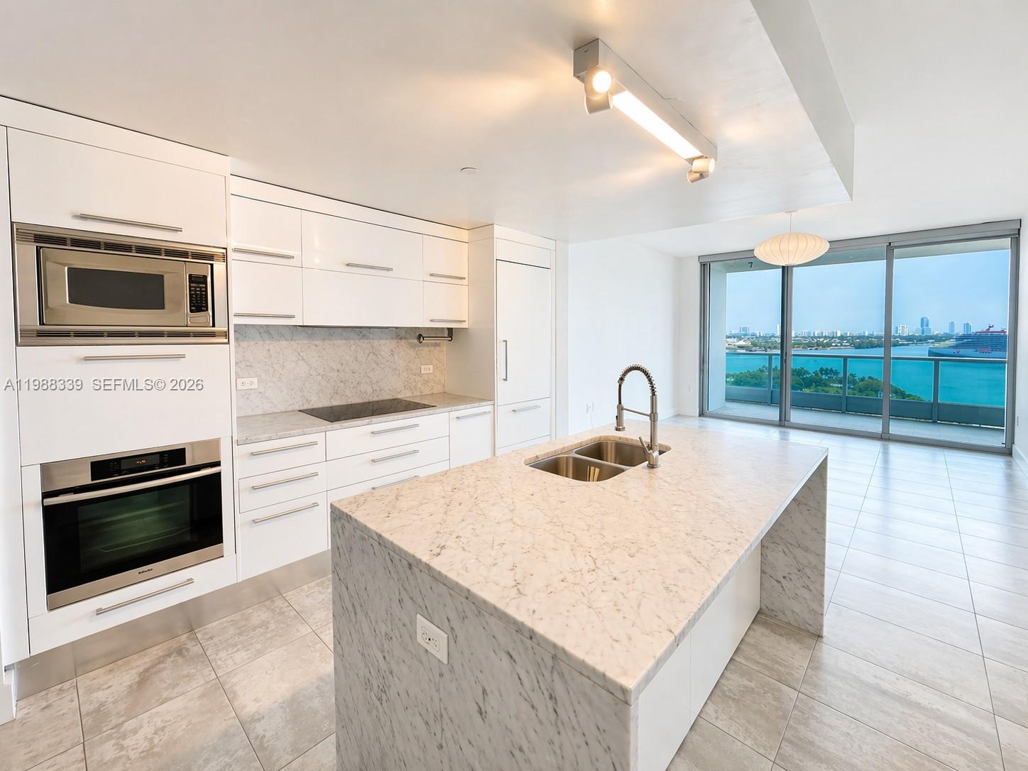 900 Biscayne Blvd #1704, Miami FL 33132