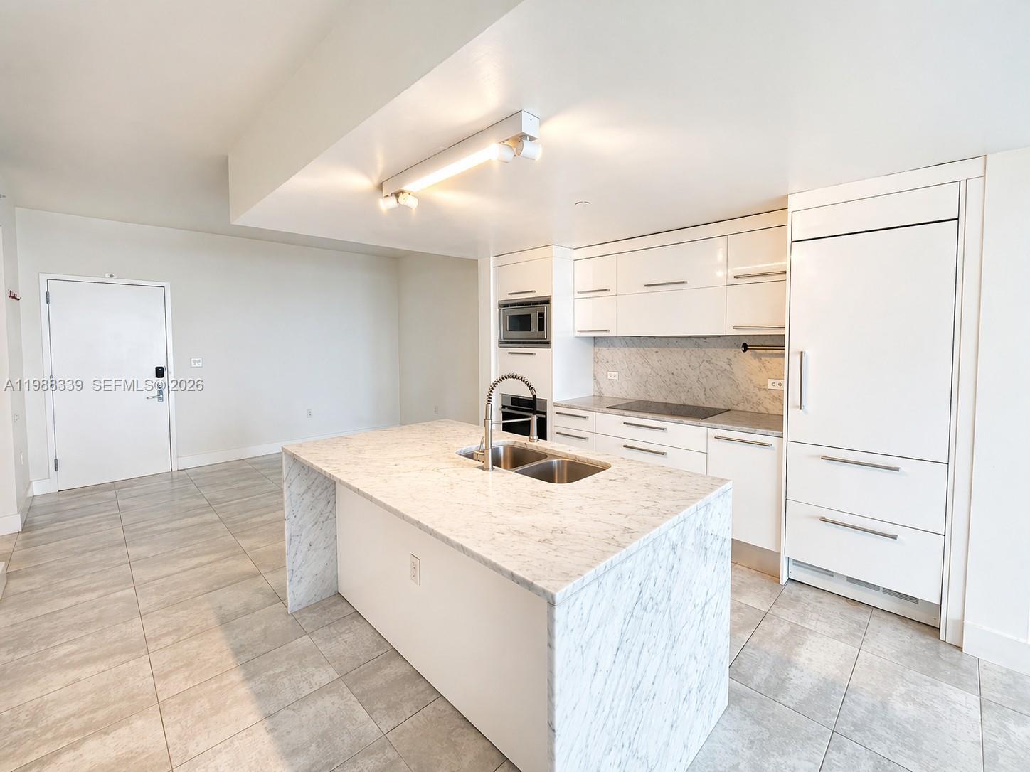 900 Biscayne Blvd #1704, Miami FL 33132