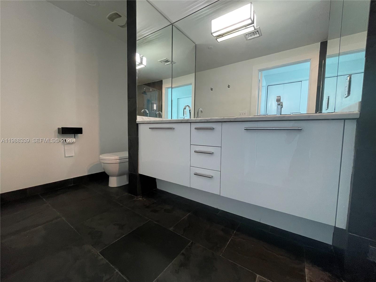 900 Biscayne Blvd #1704, Miami FL 33132