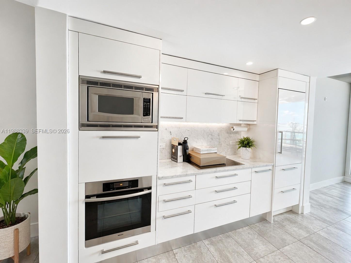 900 Biscayne Blvd #1704, Miami FL 33132