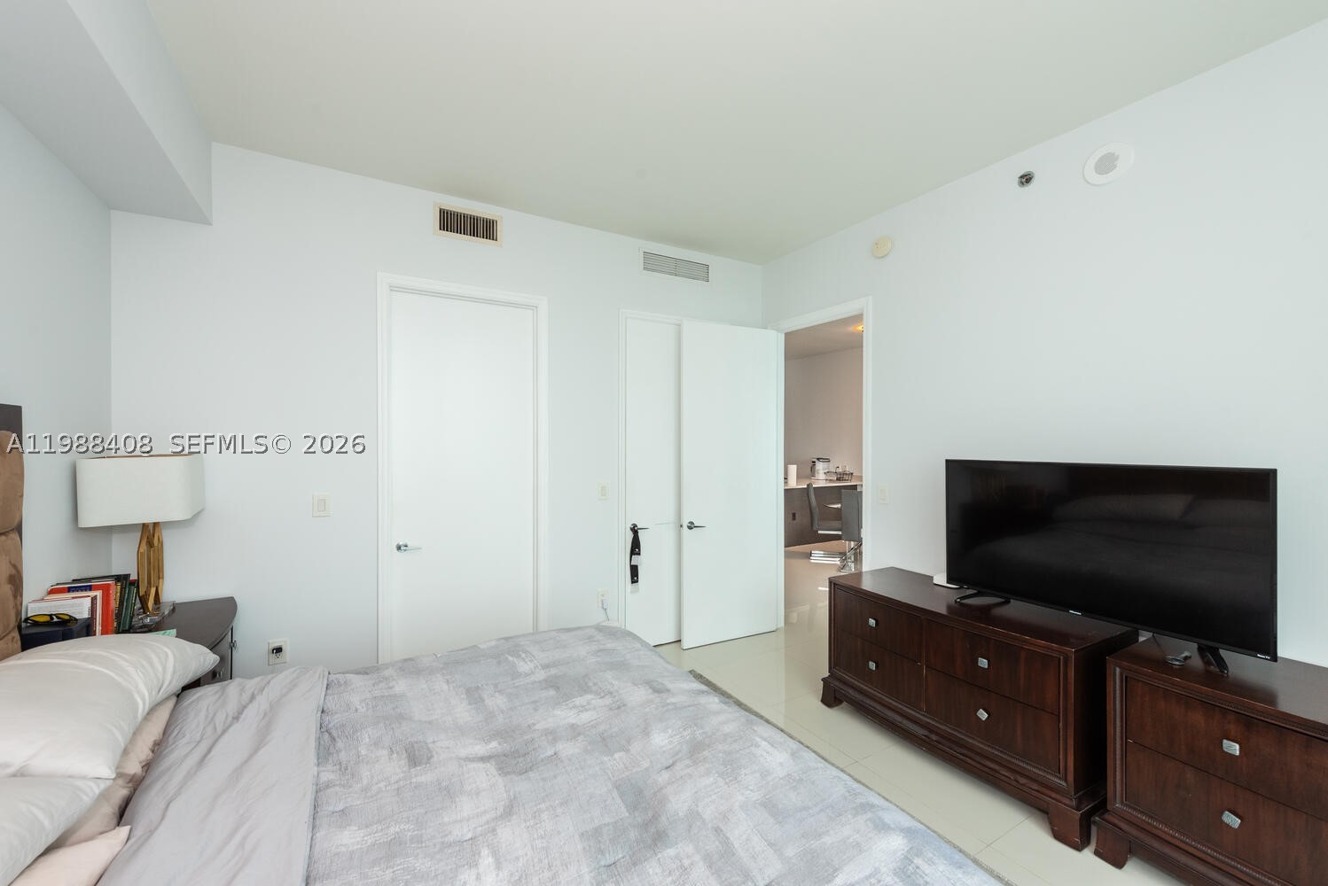 55 SE 6th St #4200, Miami FL 33131