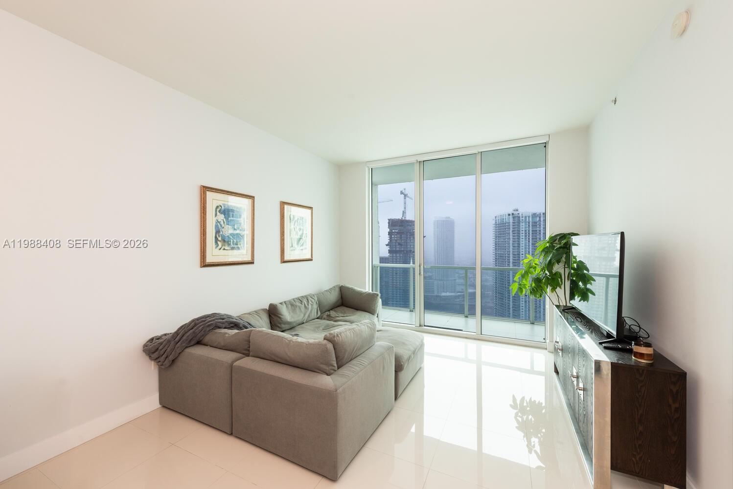 55 SE 6th St #4200, Miami FL 33131