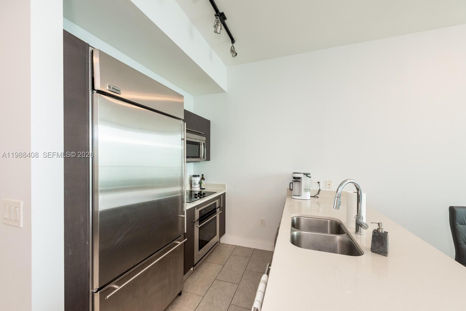 55 SE 6th St #4200, Miami FL 33131