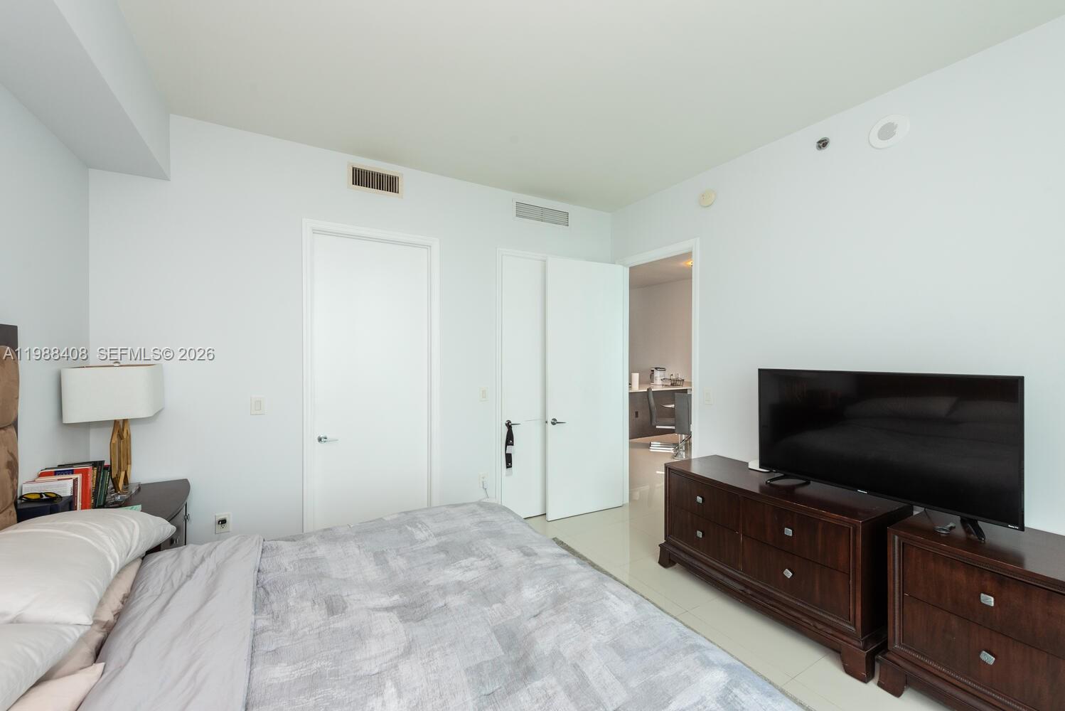 55 SE 6th St #4200, Miami FL 33131