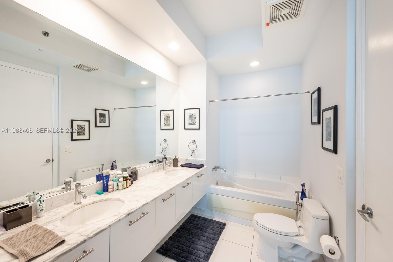 55 SE 6th St #4200, Miami FL 33131