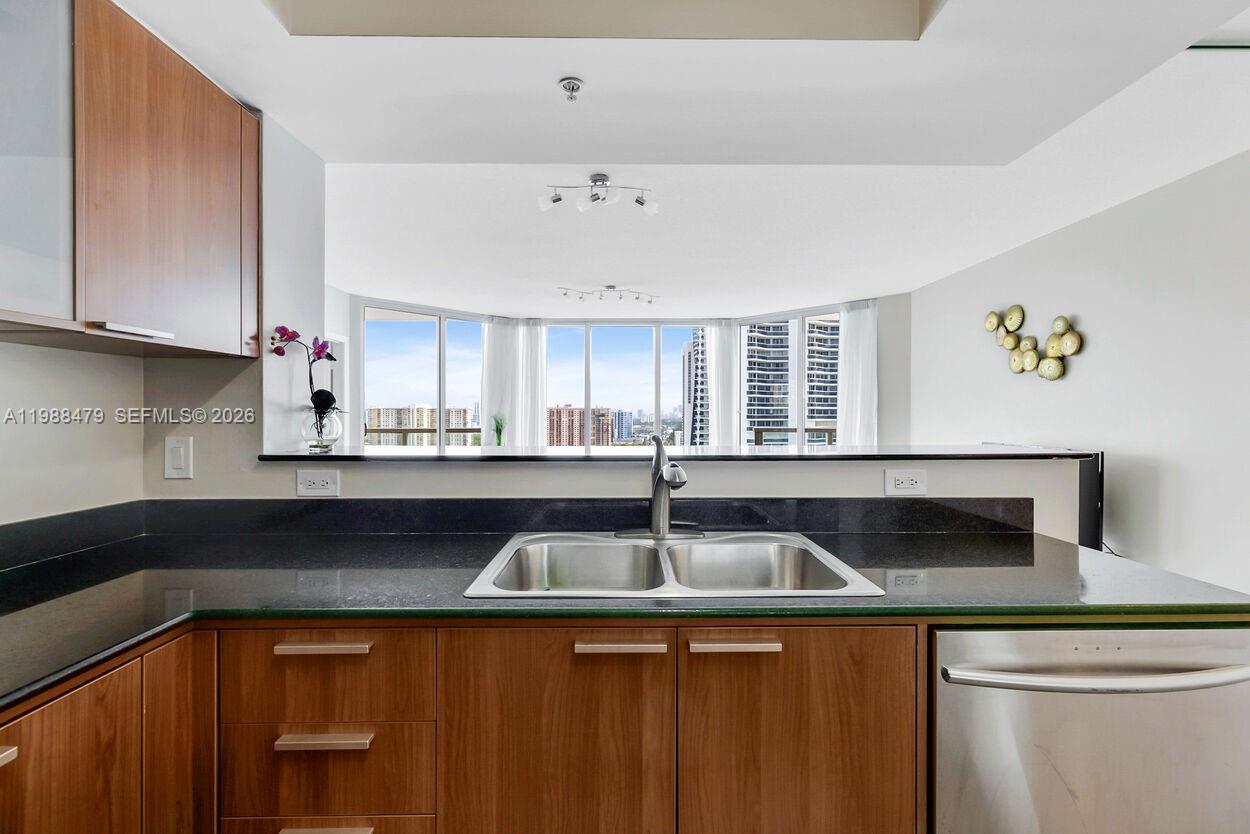 16699 Collins Ave #2007, Sunny Isles Beach FL 33160
