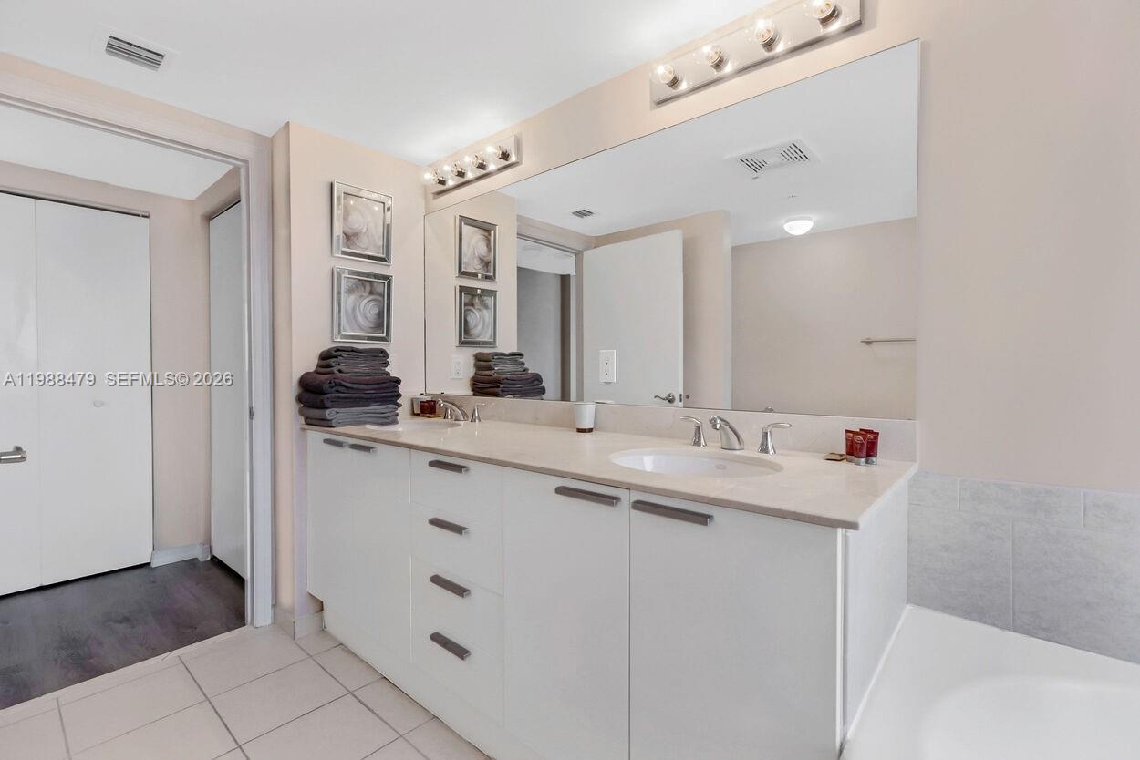 16699 Collins Ave #2007, Sunny Isles Beach FL 33160