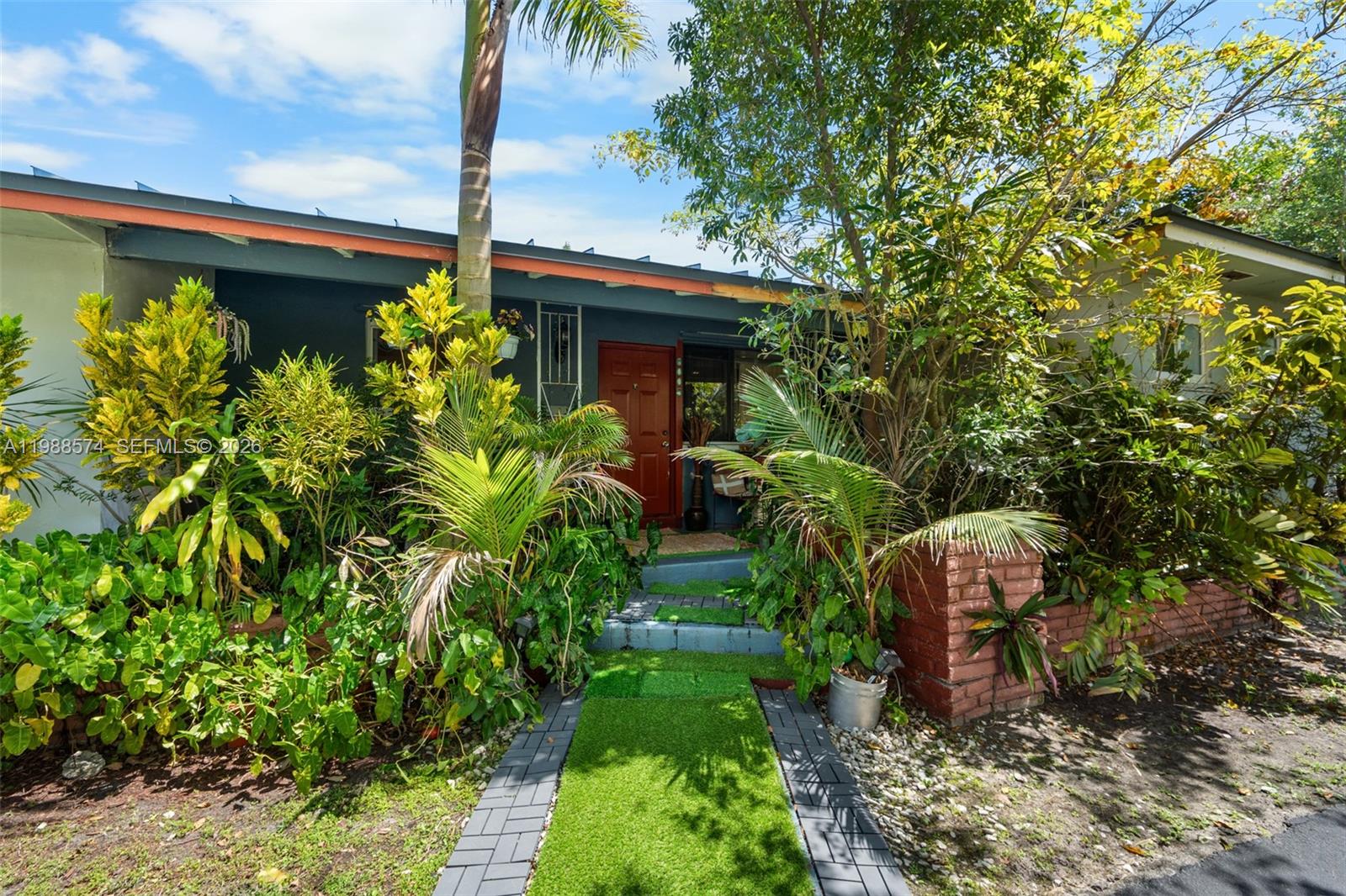 6005 SW 64th Pl, South Miami FL 33143