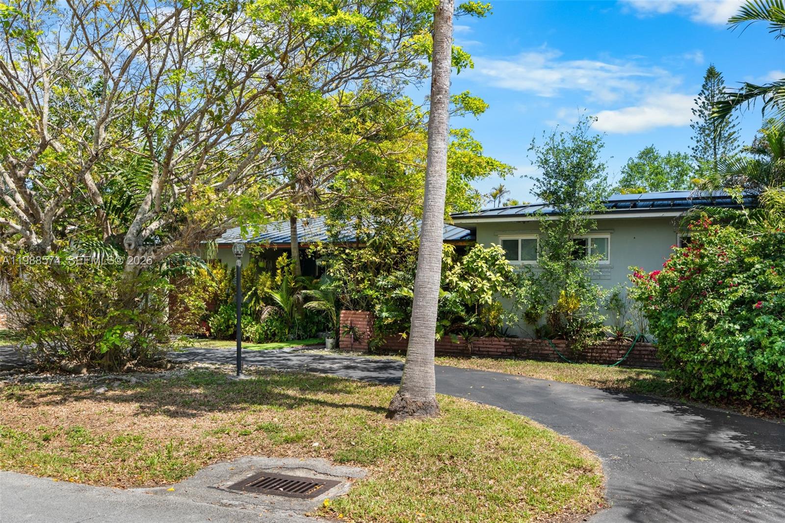 6005 SW 64th Pl, South Miami FL 33143