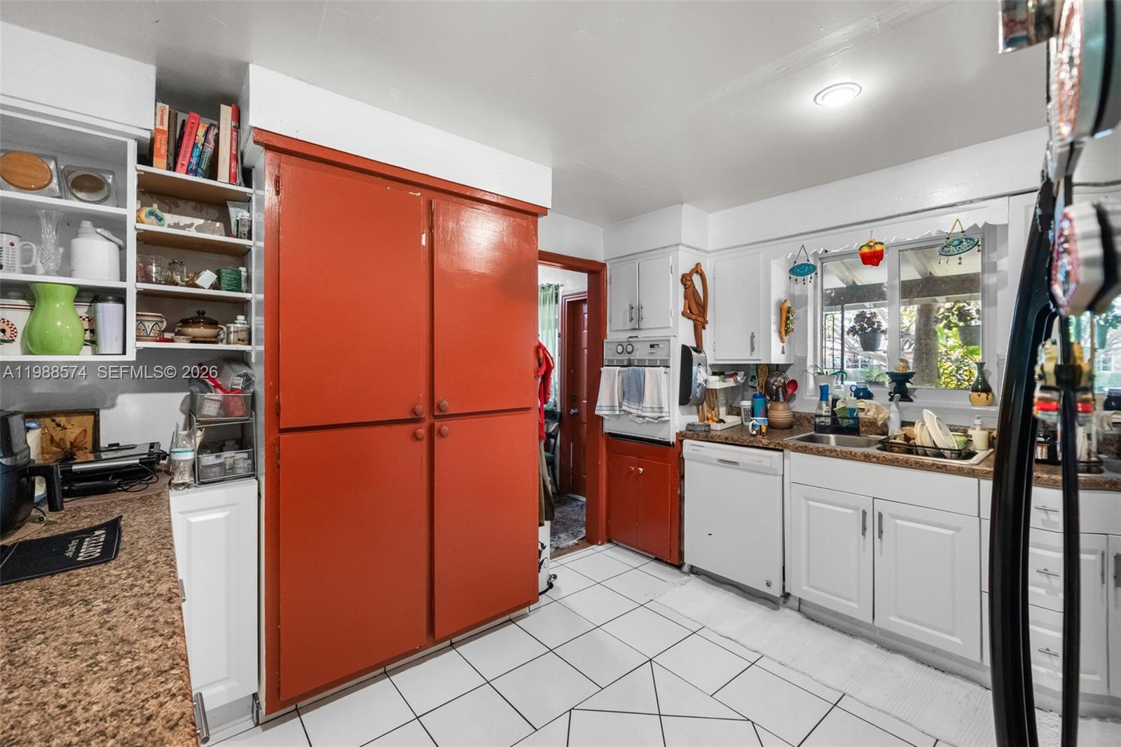 6005 SW 64th Pl, South Miami FL 33143