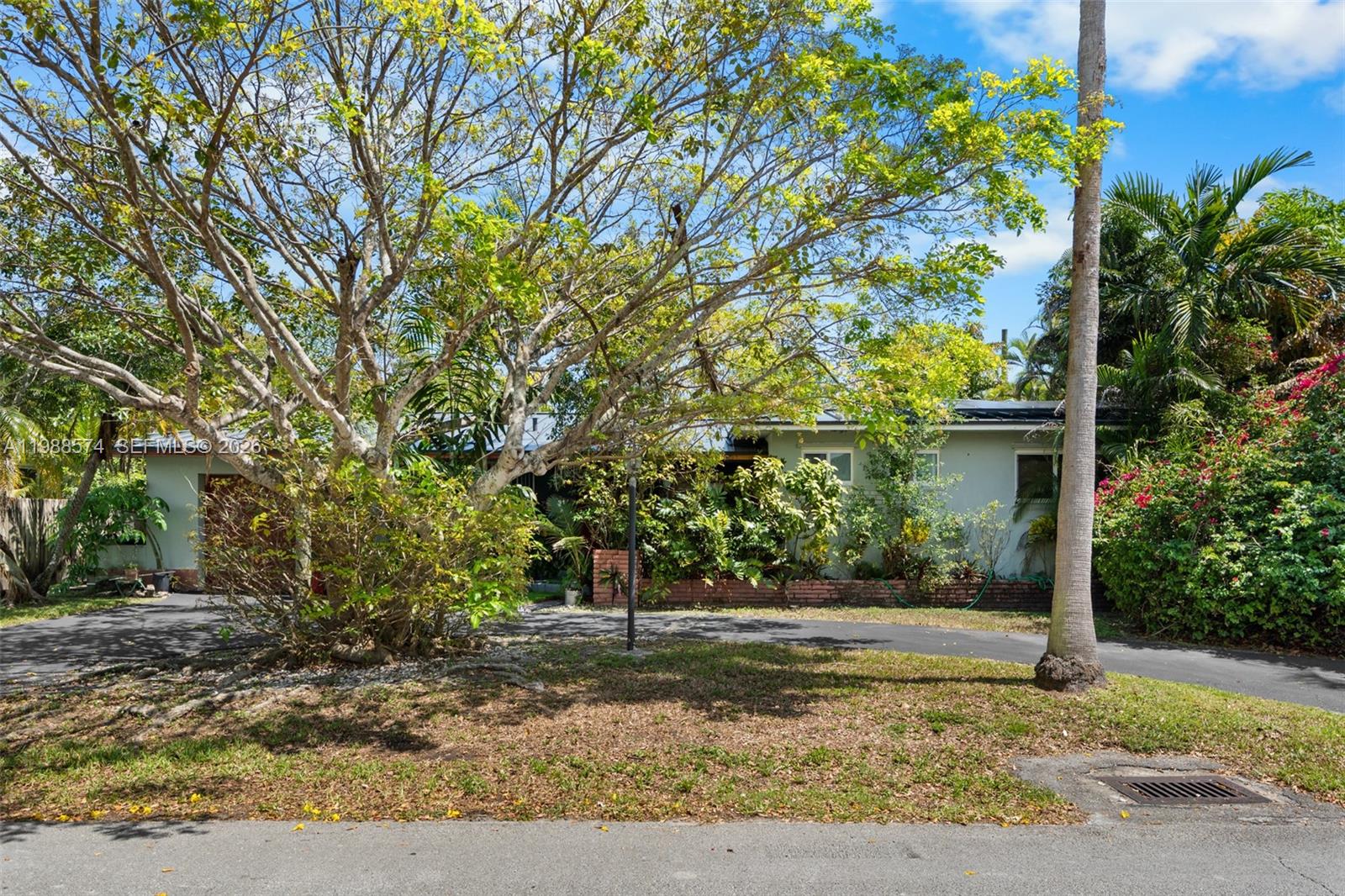 6005 SW 64th Pl, South Miami FL 33143