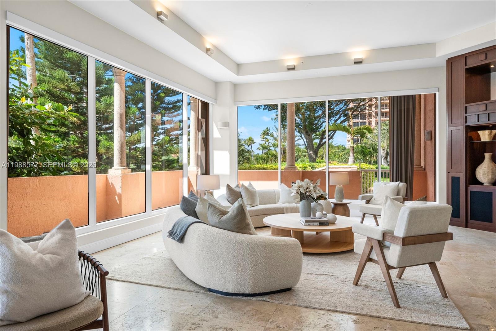 10 Edgewater Dr #Lanai South, Coral Gables FL 33133