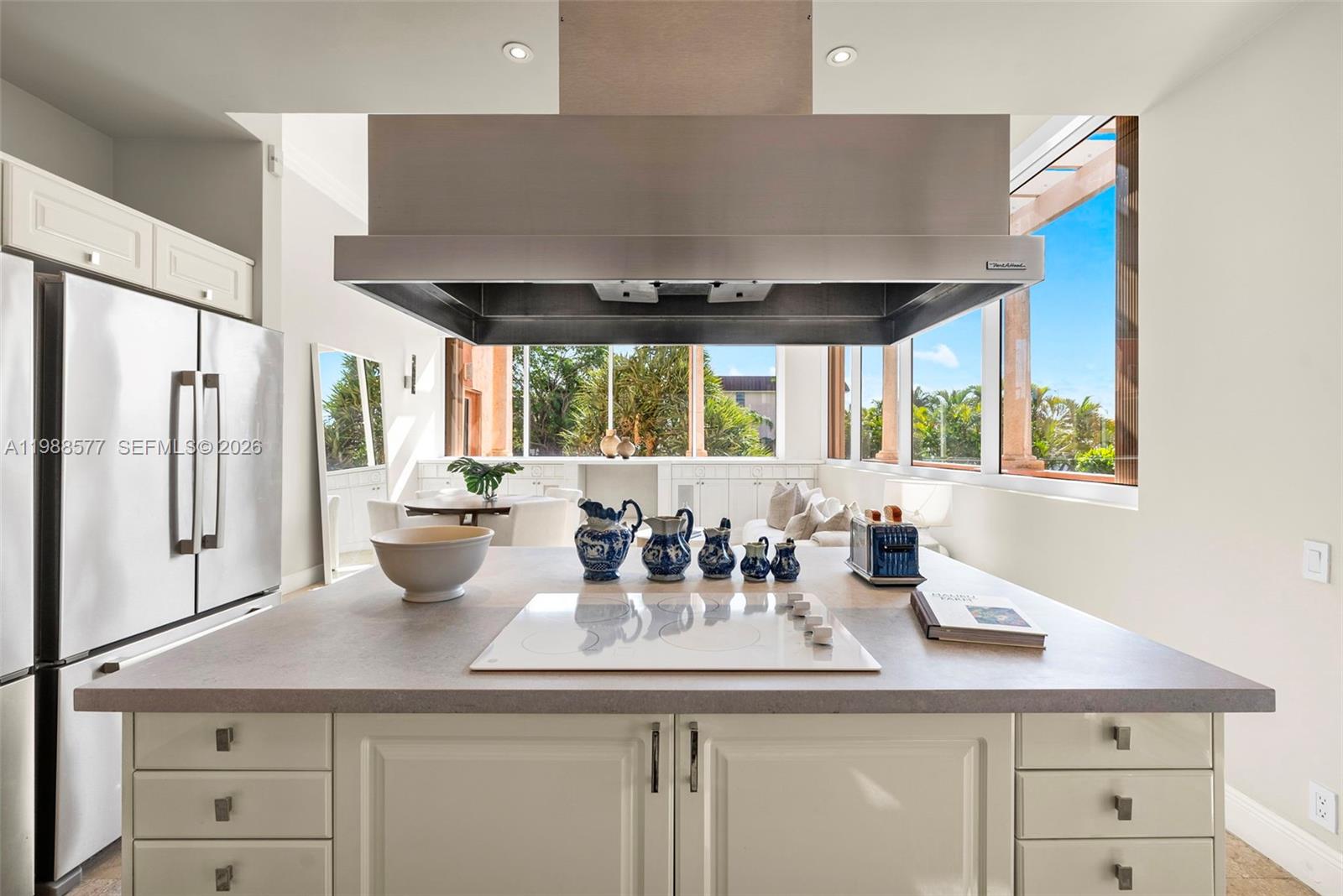 10 Edgewater Dr #Lanai South, Coral Gables FL 33133