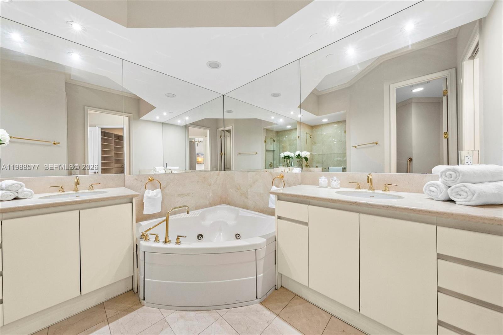 10 Edgewater Dr #Lanai South, Coral Gables FL 33133