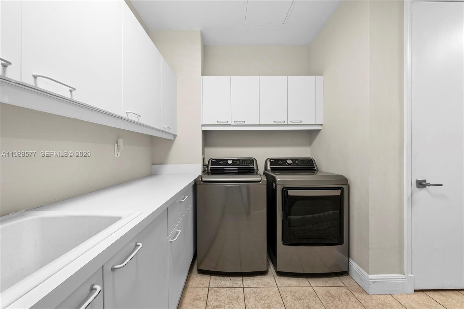 10 Edgewater Dr #Lanai South, Coral Gables FL 33133