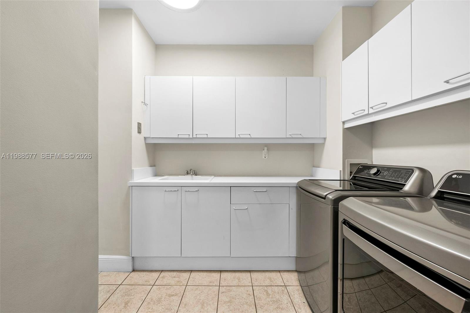 10 Edgewater Dr #Lanai South, Coral Gables FL 33133