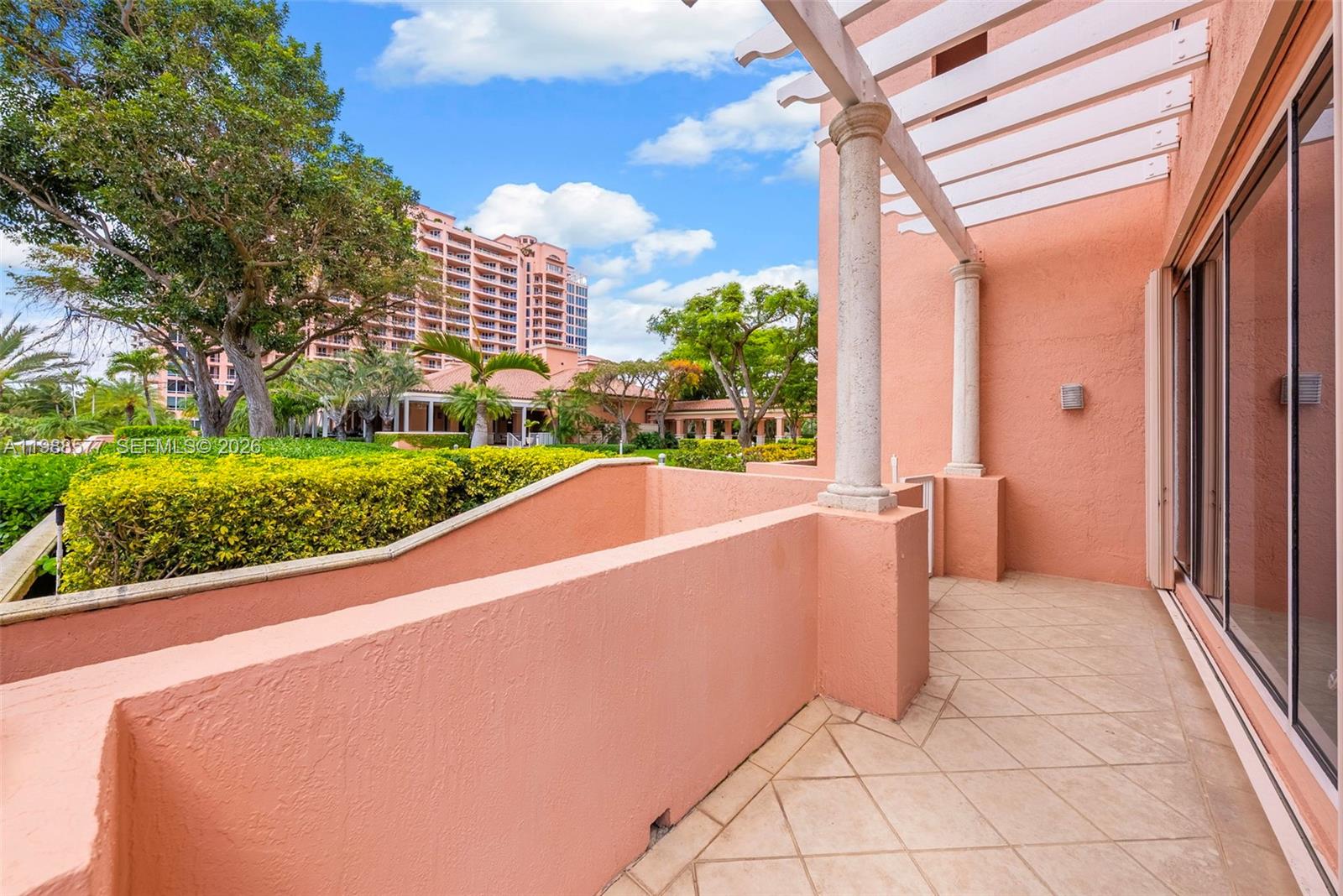 10 Edgewater Dr #Lanai South, Coral Gables FL 33133