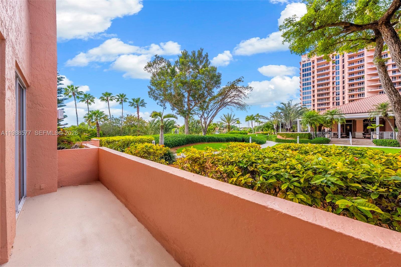 10 Edgewater Dr #Lanai South, Coral Gables FL 33133