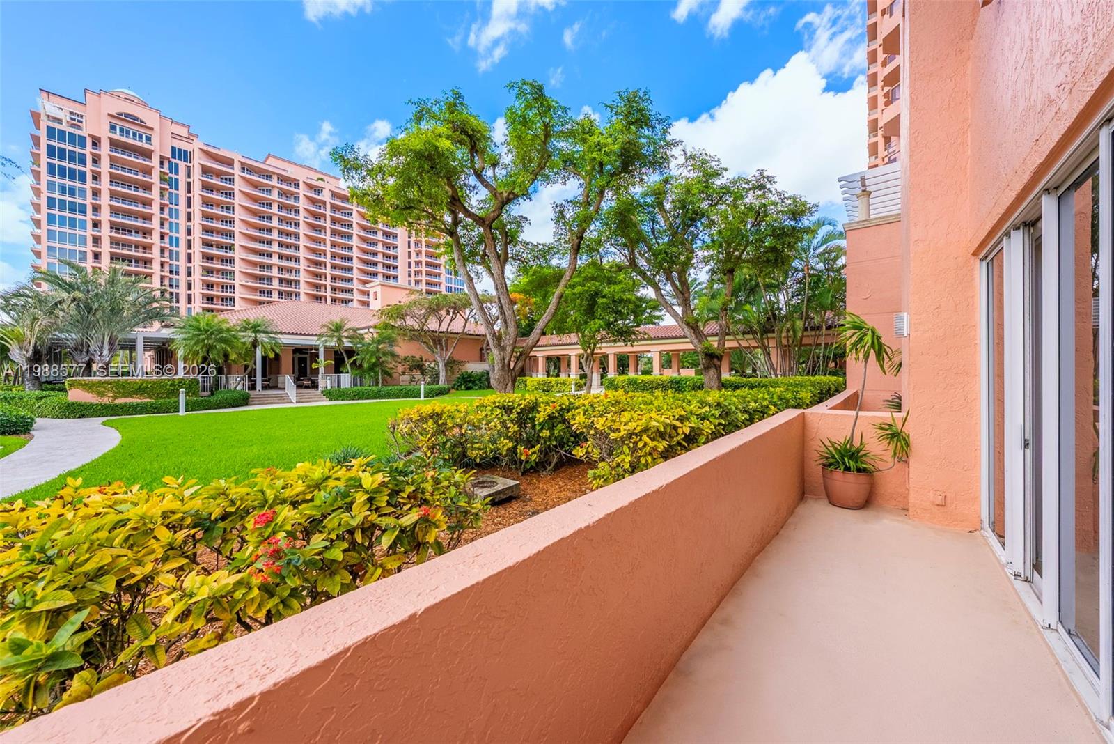 10 Edgewater Dr #Lanai South, Coral Gables FL 33133
