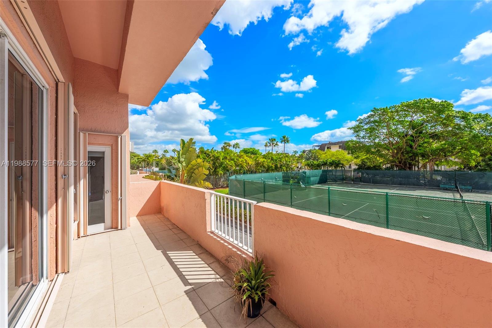 10 Edgewater Dr #Lanai South, Coral Gables FL 33133