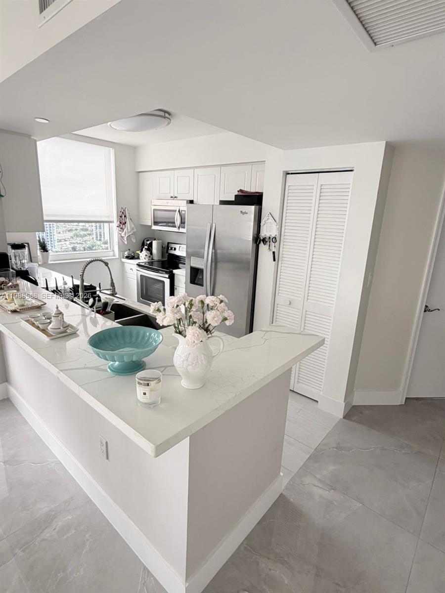 19501 W Country Club Dr #2204, Aventura FL 33180