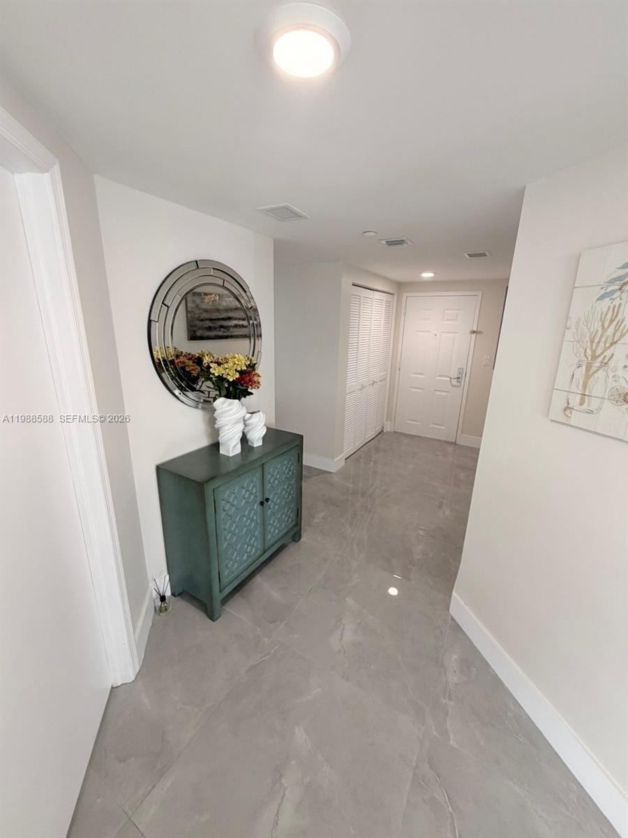 19501 W Country Club Dr #2204, Aventura FL 33180
