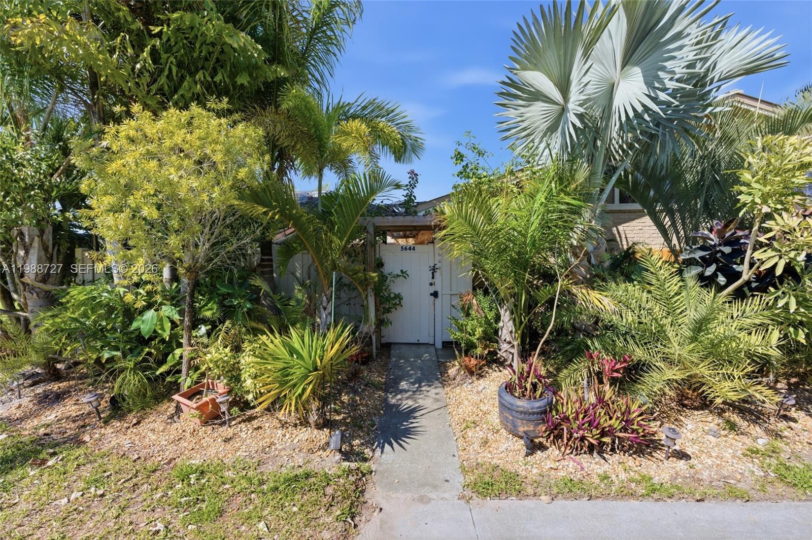 5644 Eagle Lake Dr, Palm Beach Gardens FL 33418