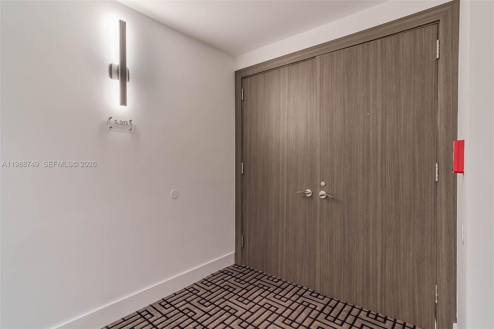 3737 Collins Ave #S-203, Miami Beach FL 33140