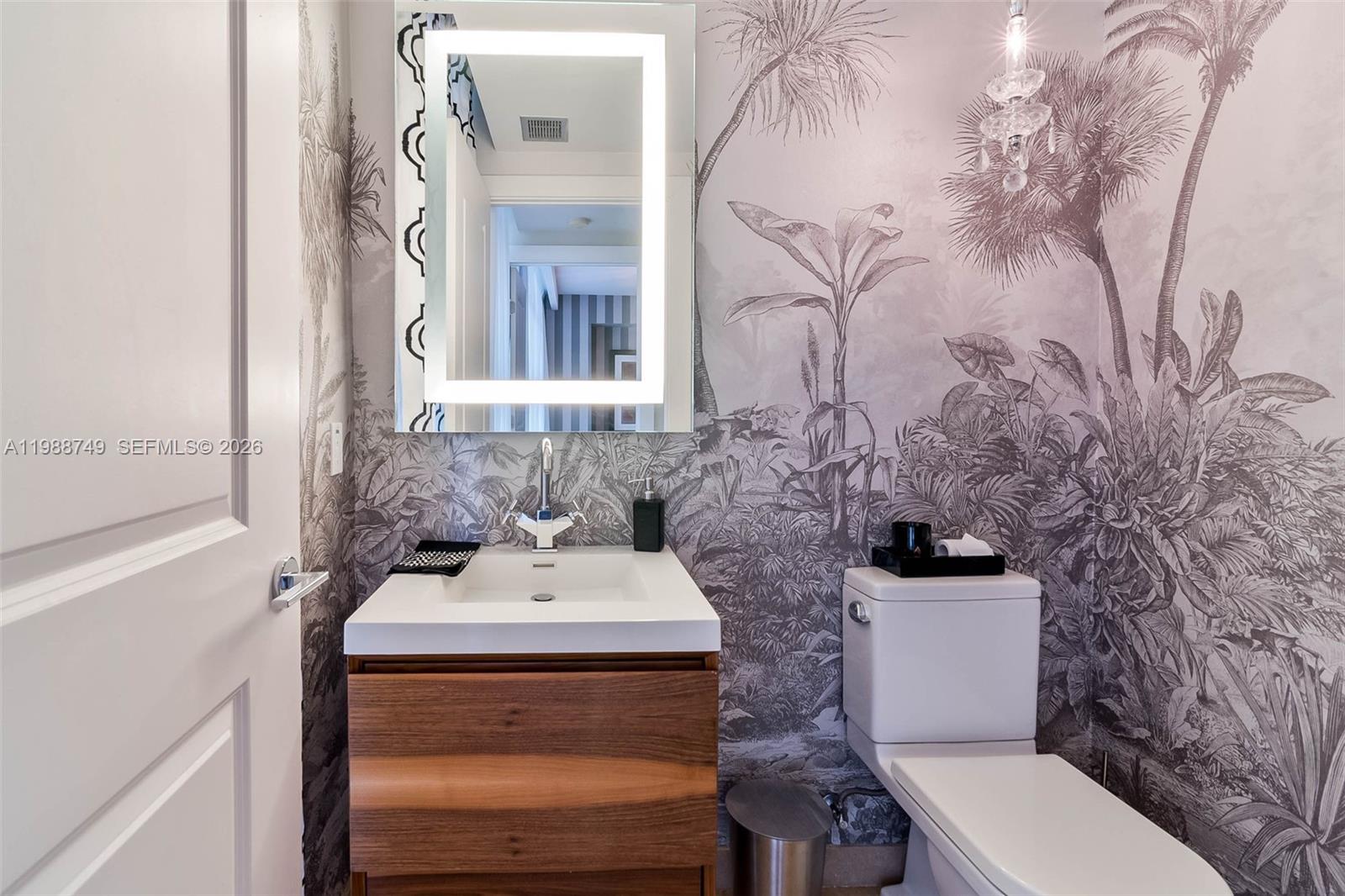 3737 Collins Ave #S-203, Miami Beach FL 33140
