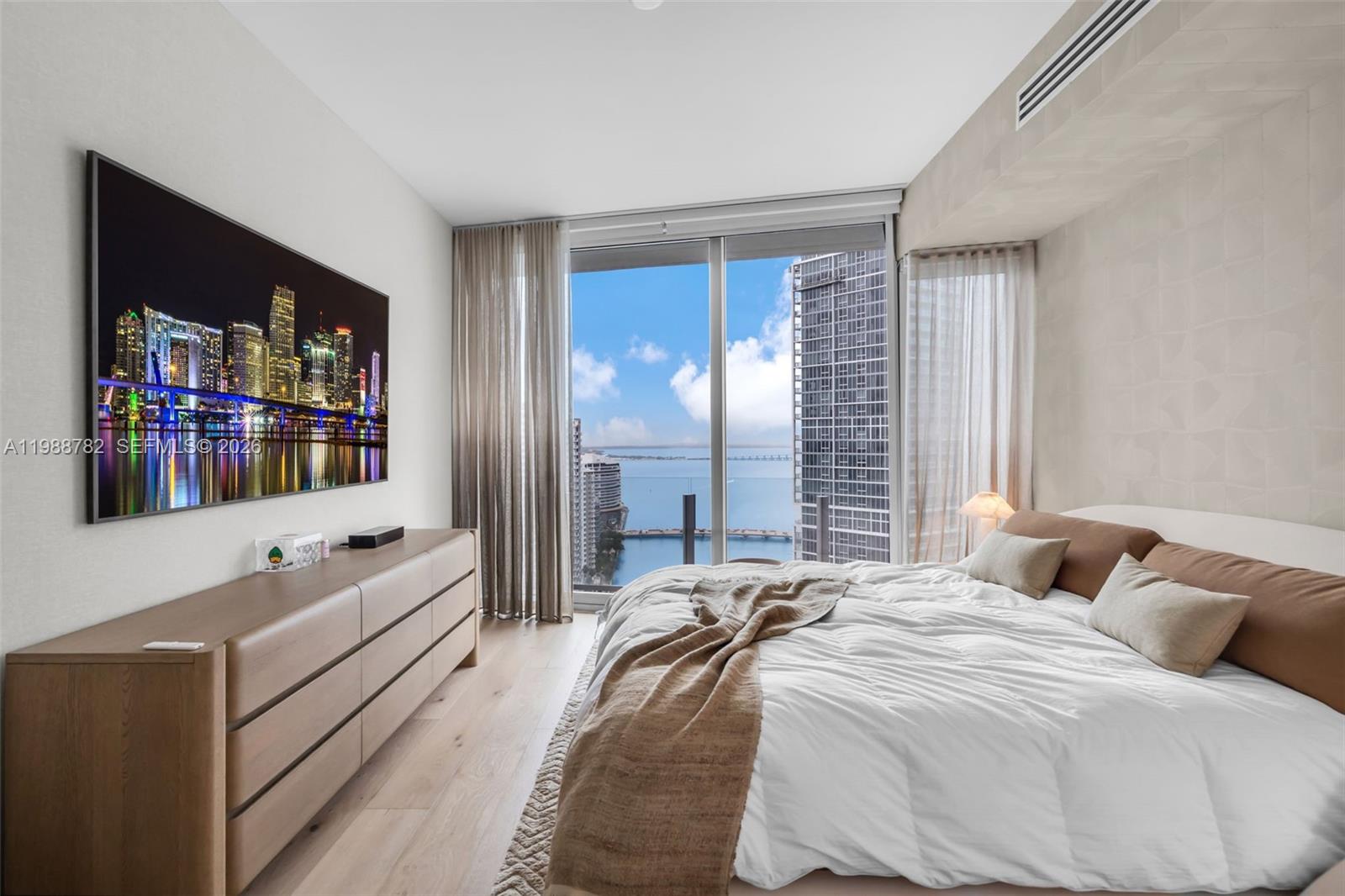 300 Biscayne Boulevard Way #2605W, Miami FL 33131