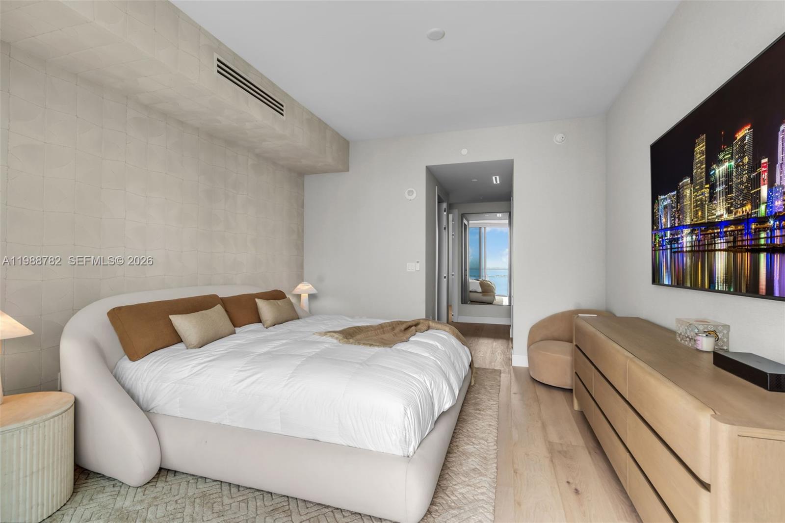 300 Biscayne Boulevard Way #2605W, Miami FL 33131