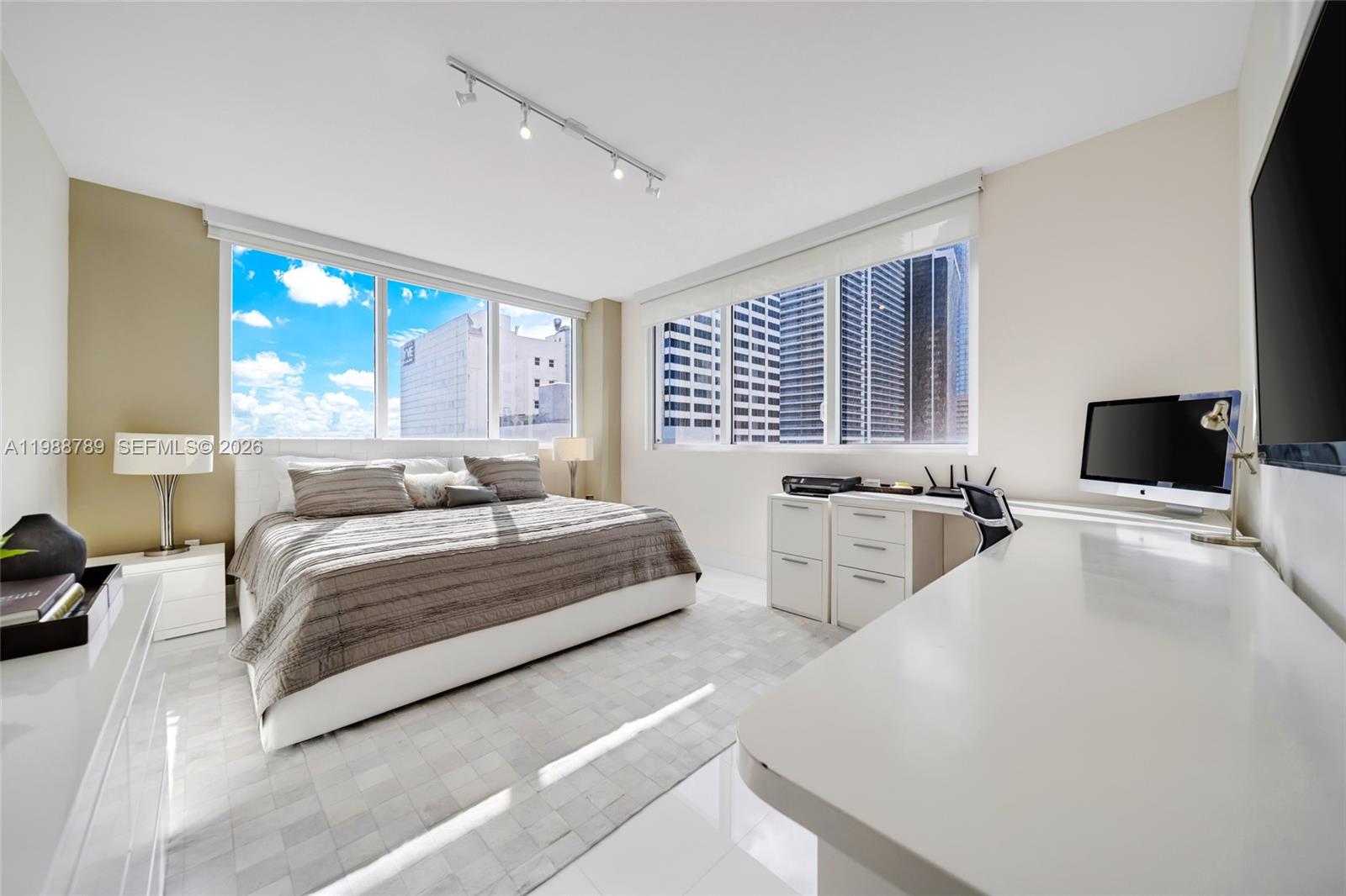 253 NE 2nd St #1109, Miami FL 33132