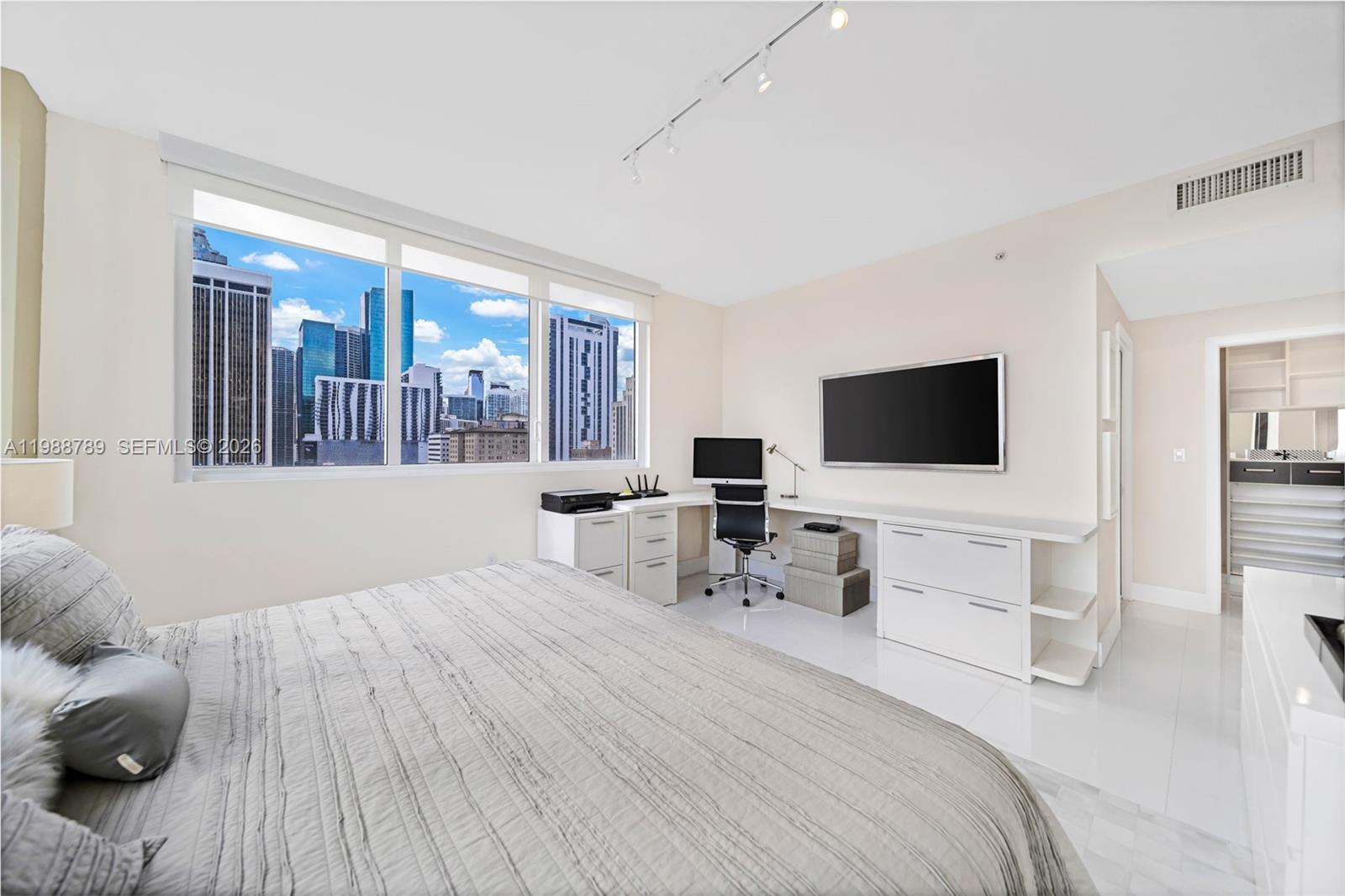 253 NE 2nd St #1109, Miami FL 33132