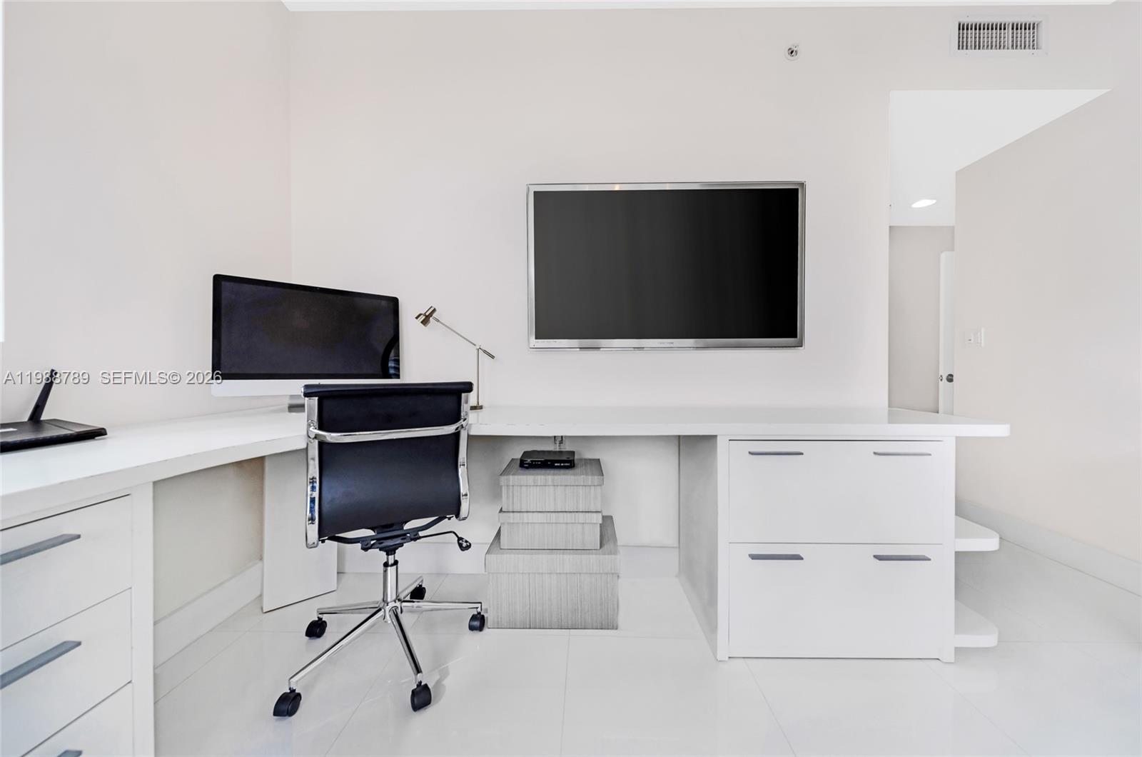 253 NE 2nd St #1109, Miami FL 33132
