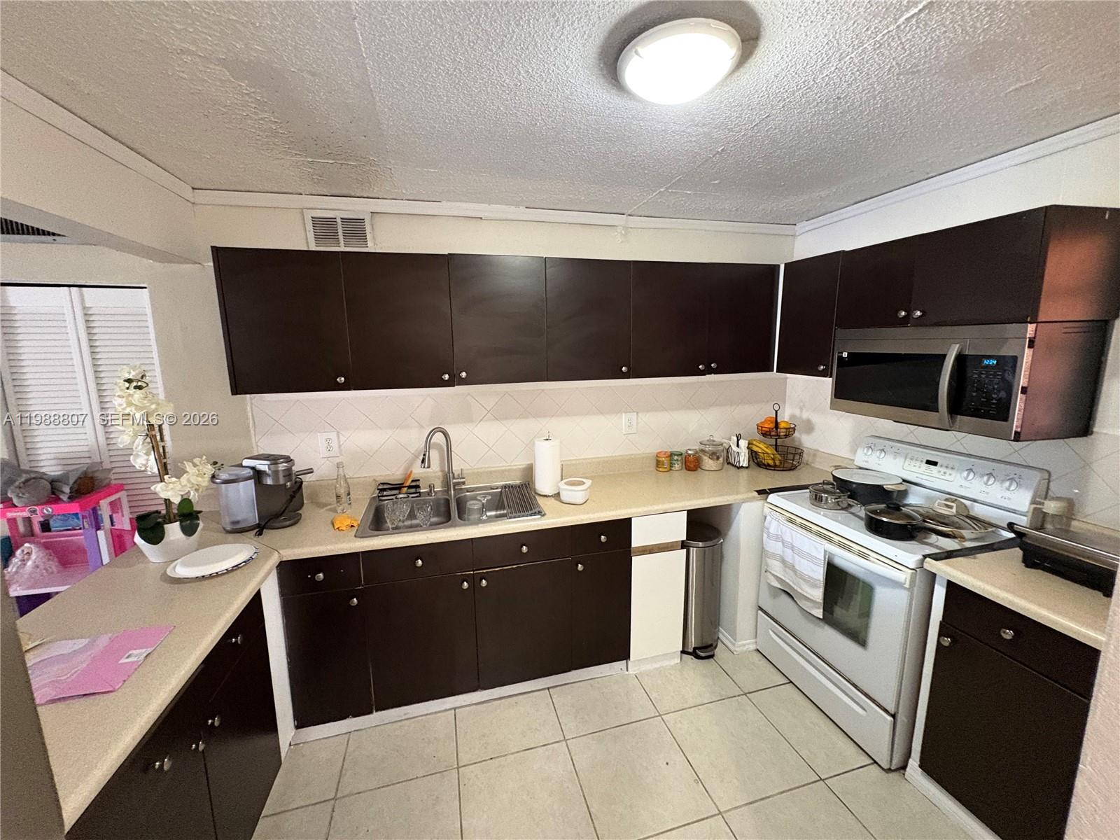 1950 W 56th St #2309D, Hialeah FL 33012