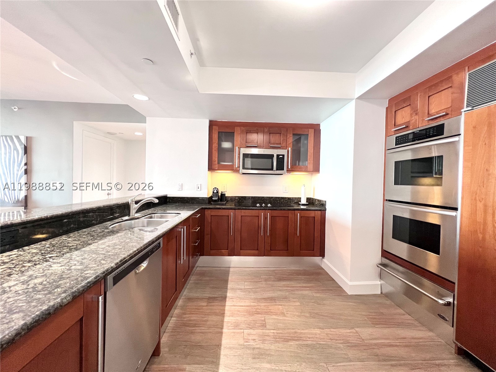 3301 NE 183rd St #905, Aventura FL 33160