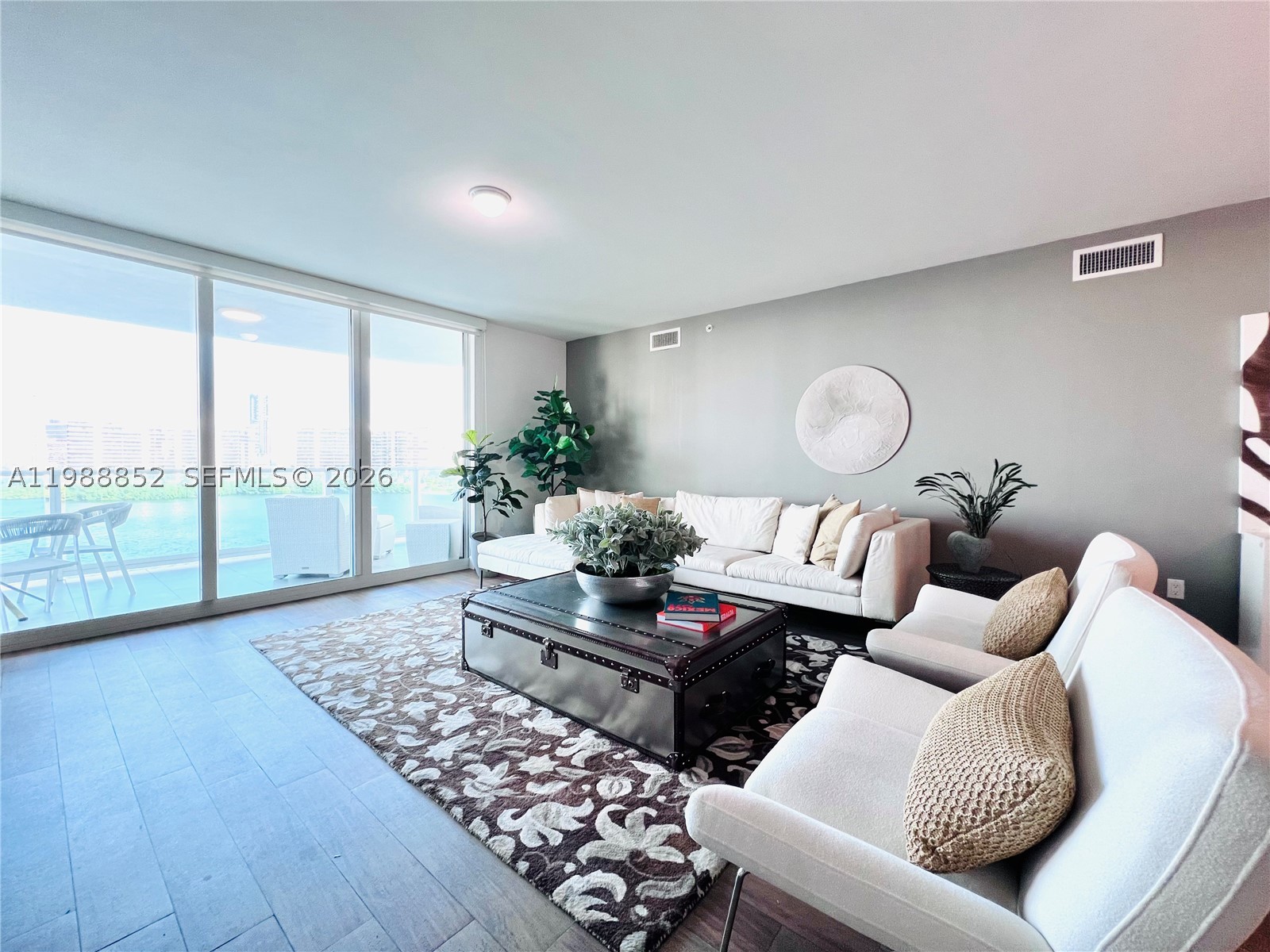 3301 NE 183rd St #905, Aventura FL 33160